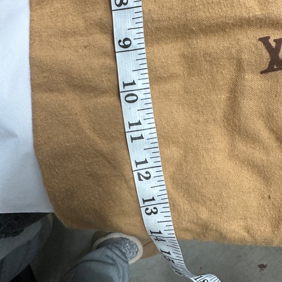 Louis Vuitton Beige Drawstring Pouch - Picture 4 of 5